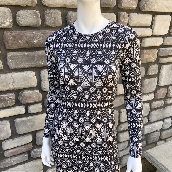 3 🟪 for $40 
Tribal Print Backless Off White/Black Dress sz M - Picture 4 of 9